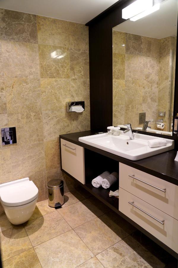 Hotel Mousson Michalovce Bagian luar foto