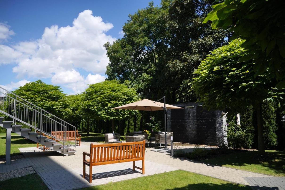 Hotel Mousson Michalovce Bagian luar foto
