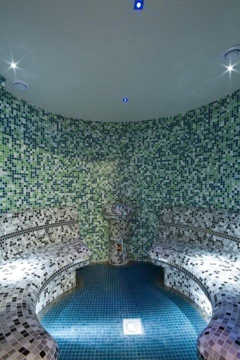 Hotel Mousson Michalovce Bagian luar foto