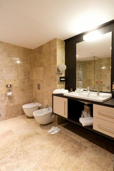 Hotel Mousson Michalovce Bagian luar foto