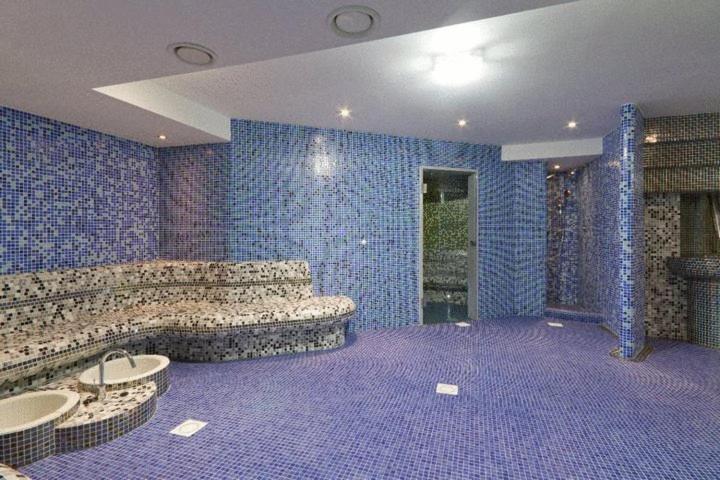 Hotel Mousson Michalovce Bagian luar foto