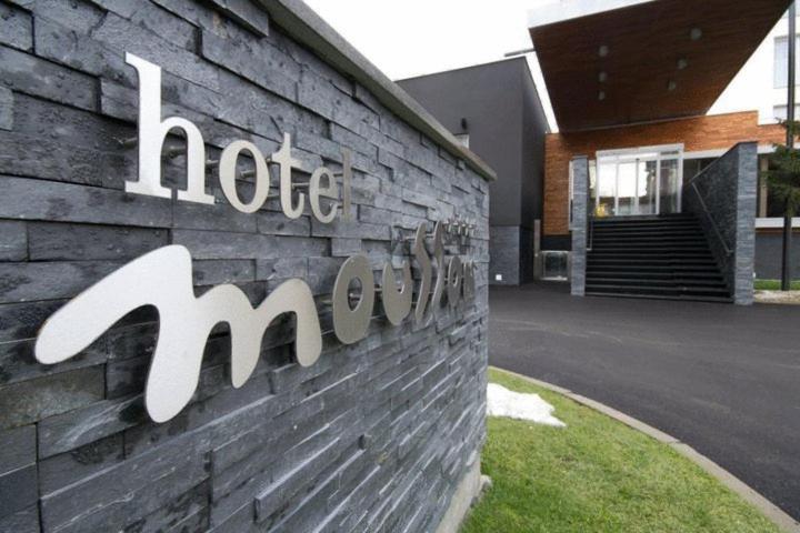Hotel Mousson Michalovce Bagian luar foto