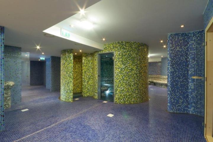 Hotel Mousson Michalovce Bagian luar foto